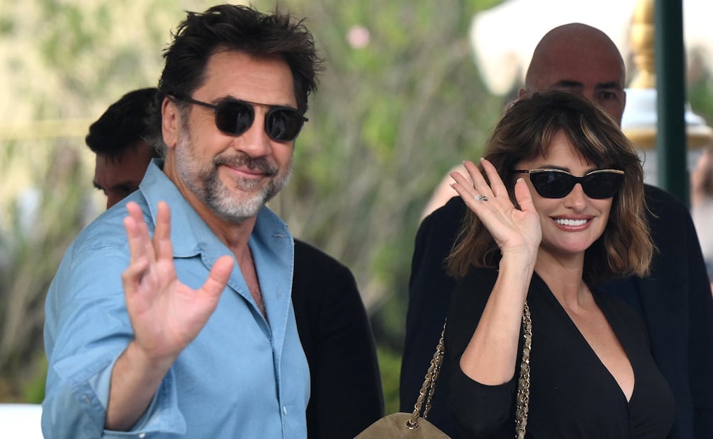 Los actores españoles Javier Bardem y Penélope Cruz llegan al muelle del Hotel Excelsior, en el Lido, con motivo del Festival Internacional de Cine de Venecia.
Foto: EFE/EPA/ETTORE FERRARI