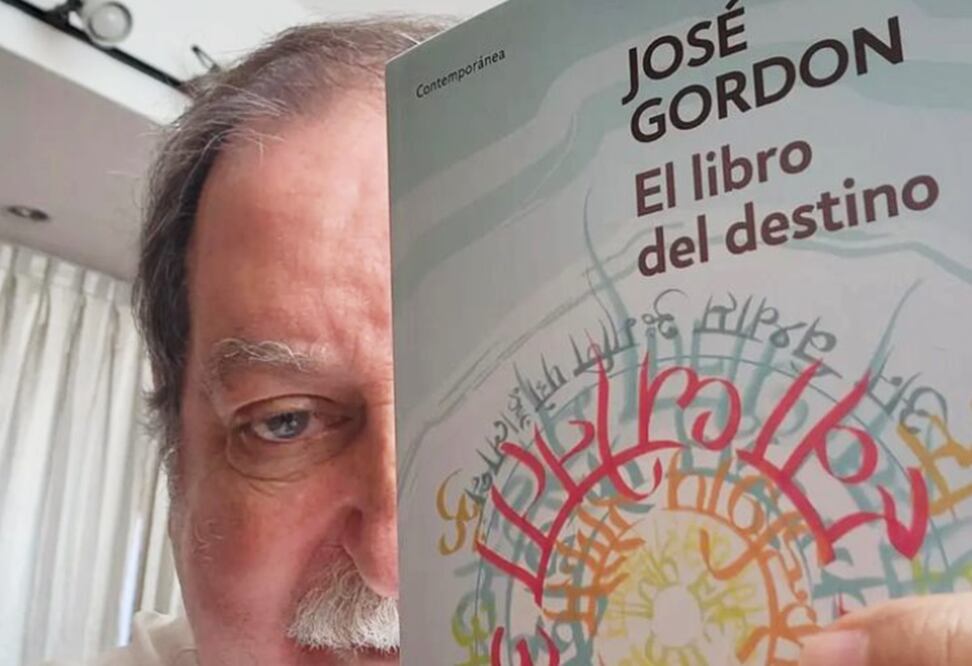 El escritor José Gordon presenta la reedición "El libro del destino".
Foto: Instagram