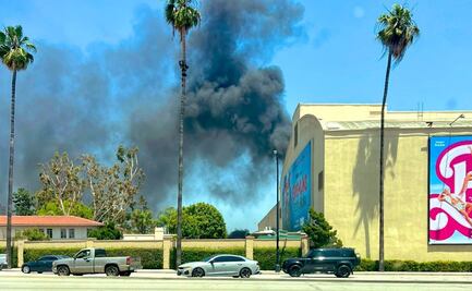 Transformador explota en los estudios Warner Bros en Burbank, California y provoca incendio