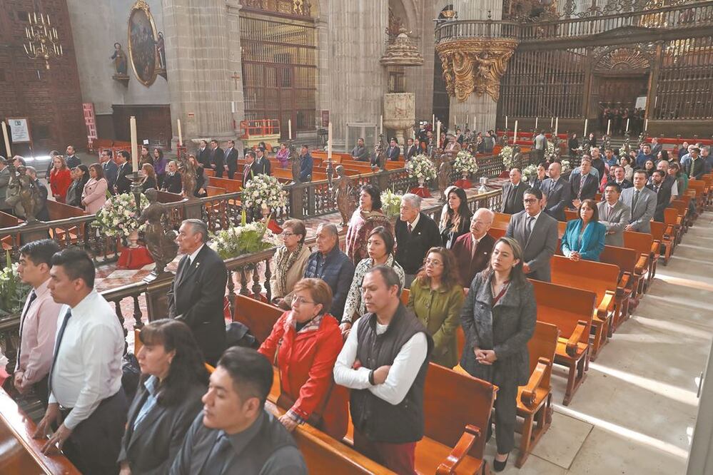 En la Catedral Metropolitana de la Ciudad de México se ofició ayer una misa con la que se festejó el 103 aniversario de EL UNIVERSAL, El Gran Diario de México. FOTOS: JUAN BOITES. EL UNIVERSAL