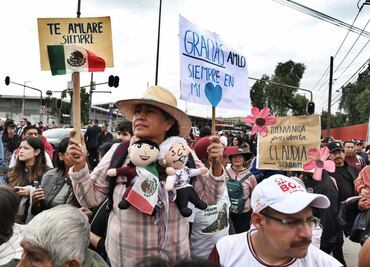 “¡Gracias! ¡Viejito Chulo!”; simpatizantes despiden a AMLO durante su recorrido a San Lázaro