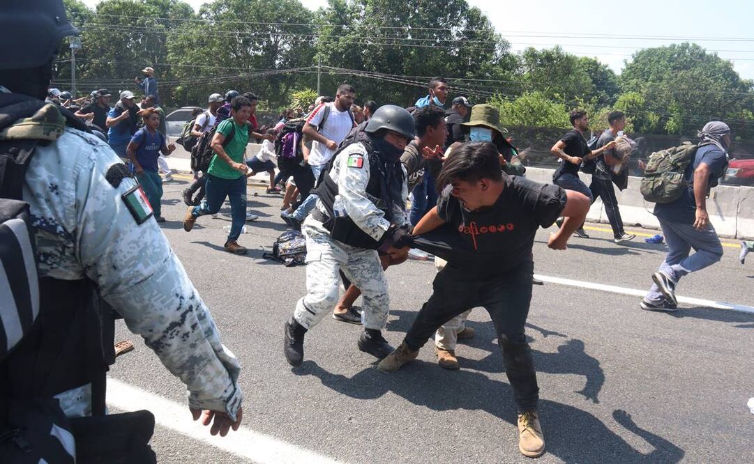 Varios migrantes que se resistieron a ser detenidos fueron golpeados por elementos de la Guardia Nacional. Foto: María de Jesús Peters/EL UNIVERSAL
