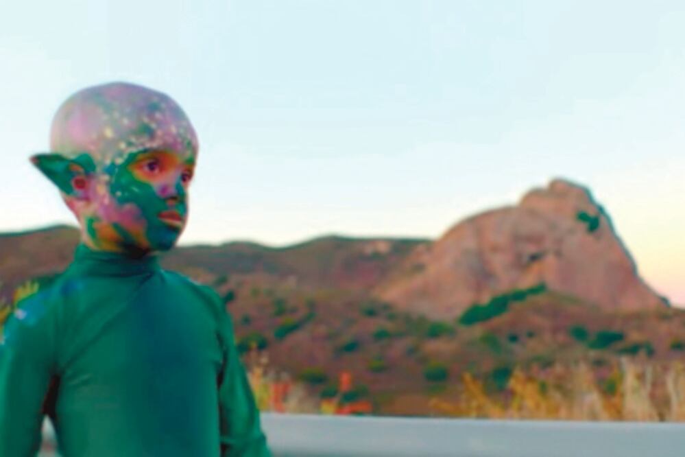 El DJ estrenó el tema durante su participación en Tomorrowland. 