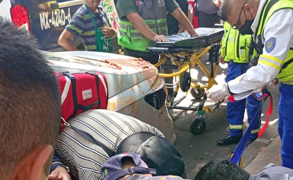Conductor presuntamente ebrio arrolla a tres personas en Coyoacán; dos mujeres y un hombre resultan heridos.
Foto: Especial.