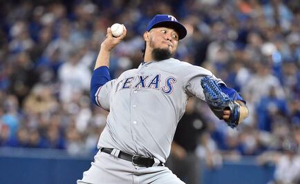 Yovani Gallardo gana en playoffs con Rangers