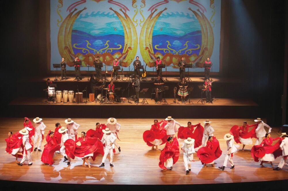 El Elenco Nacional de Folclore, integrado por 60 artistas y dirigido por Fabricio Varela Travesí, deleitará a los cervantinos con 10 coreografías representativas de Perú (CORTESÍA PROMPERÚ Y FIC)