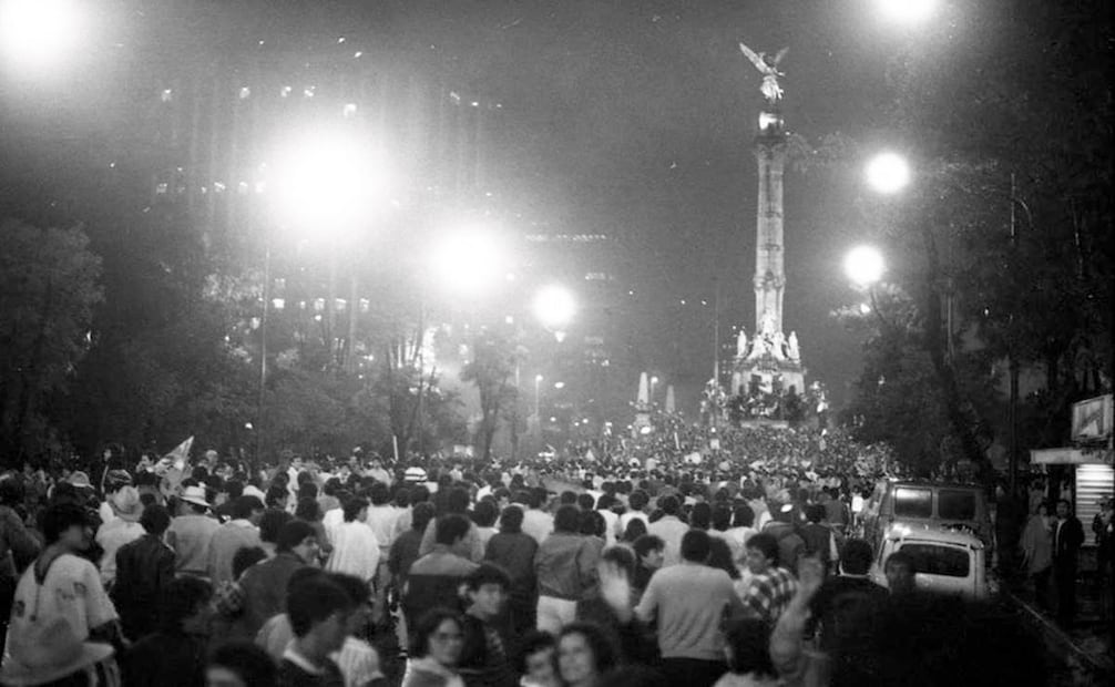 Ángel de la Independencia durante los festejos del 3 de junio de 1986. Para evitar vandalismo, se instalaron sitios de “celebración sana”. Foto: Archivo EL UNIVERSAL.