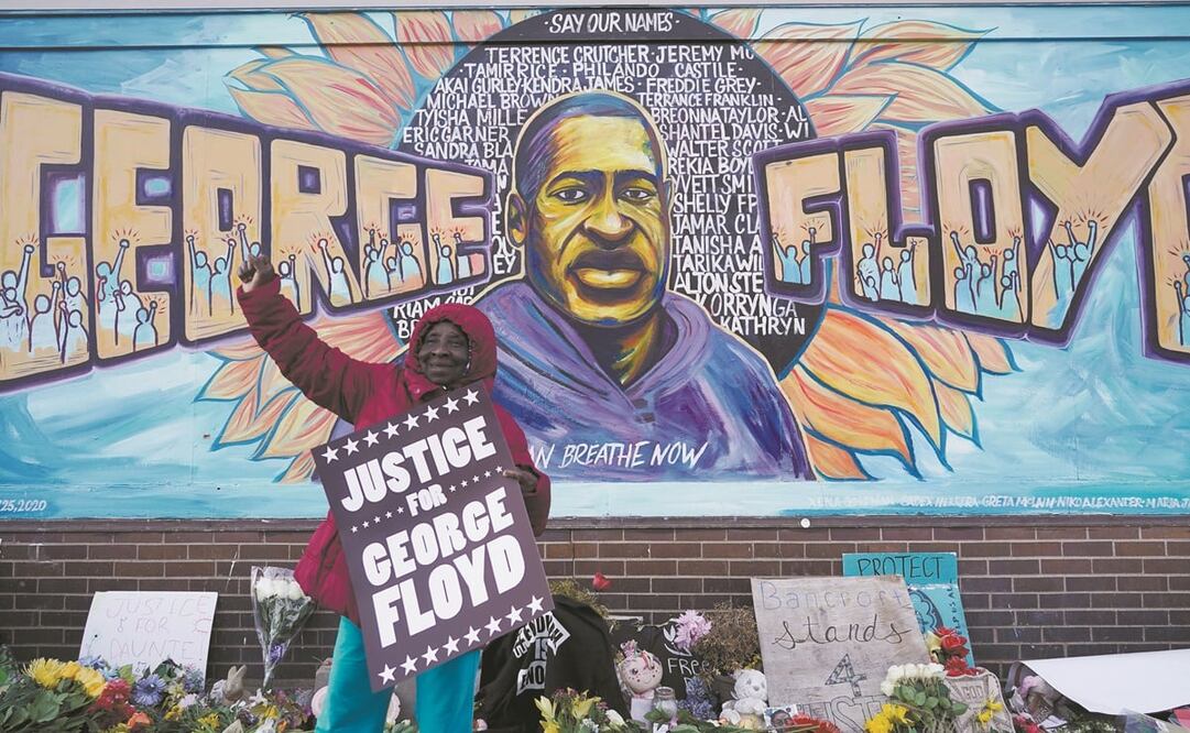 Una persona celebra después de que se anunciara un veredicto de culpabilidad en el juicio del exoficial Derek Chauvin, por la muerte de George Floyd, en Minneapolis, Minnesota. Foto: Morry Gash. AP