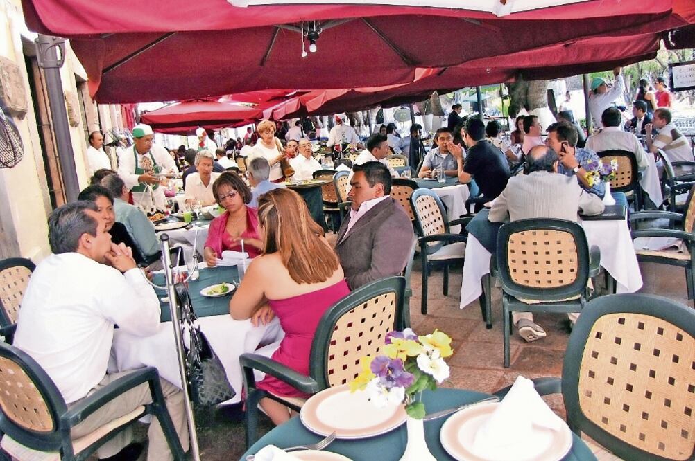Capitalinos gastarán mil 45 pesos para festejar a mamá 