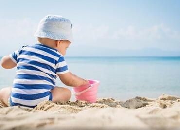 ¿Debe tomar el sol un niño menor de un año?