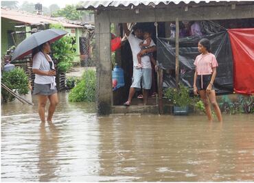 Gobierno de Oaxaca confirma 2 muertos por el paso de John; rescatan a menor desaparecido
