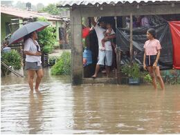 Gobierno de Oaxaca confirma 2 muertos por el paso de John; rescatan a menor desaparecido