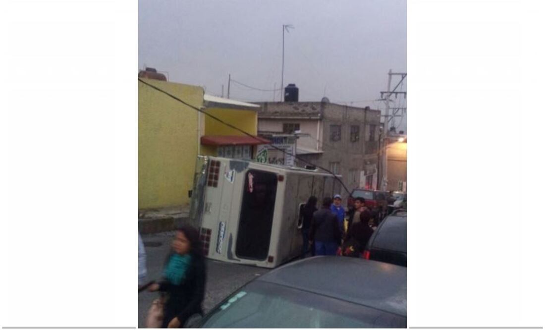 El vehículo quedó en las calles de Bellavista y Almendros. Foto: @OpEsMx