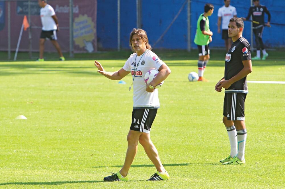 Matías Almeyda ya planea la próxima temporada para el Rebaño (JORGE BARAJAS. IMAGO7)