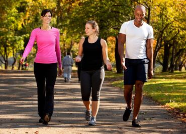 Caminar después de comer tiene sus ventajas ¡Conócelas!