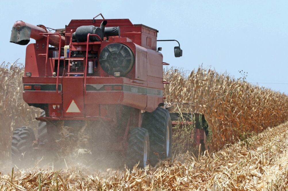 El invento aumenta el rendimiento de la gasolina y diesel entre 15% y 20% para autos, tractores y camiones (ARCHIVO EL UNIVERSAL)