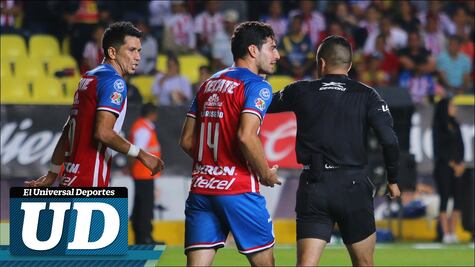 'Pollo' Briseño se enoja con la prensa porque decían "ChiVAR"