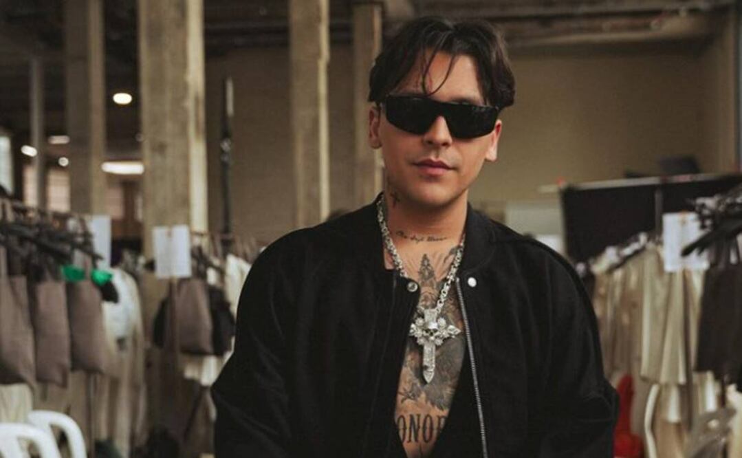 Christian Nodal en la semana de la moda en París. Foto: Instagram