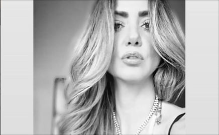 Andrea Legarreta comparte "terrible" foto en traje de baño