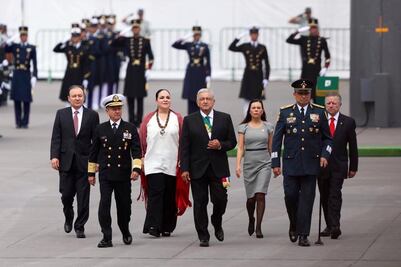 Se congratulan presidentas del Senado y Diputados de que mujeres representen al Congreso en Desfile
