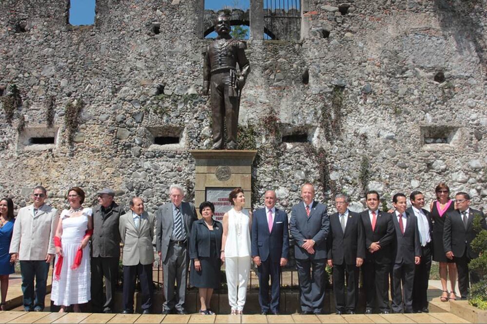 Autoridades del municipio veracruzano de Orizaba develaron una estatua en honor a El General Porfirio Díaz Morí, la cual -por vez primera en el país-, ocupa un lugar en un espacio público. 