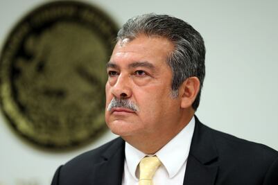 Raúl Morón se inconforma por regreso de Barrales al Senado