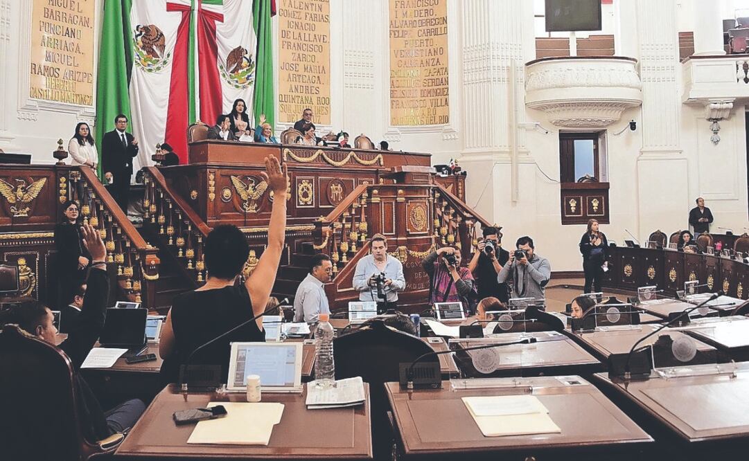 Durante el primer y segundo periodo ordinario de sesiones, los diputados de la Tercera Legislatura presentaron 922 iniciativas. Foto Especial