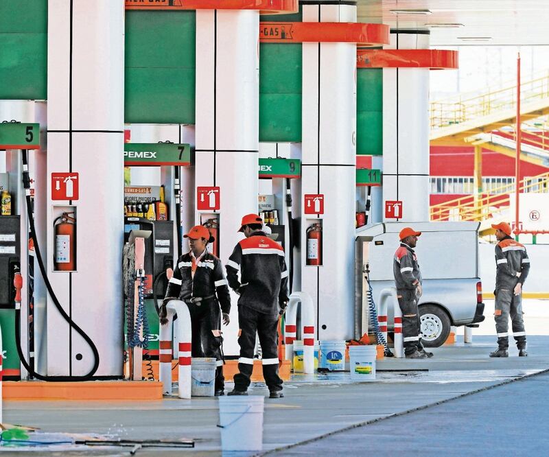 De acuerdo con autoridades, será a partir del próximo año cuando se produzca el combustible como lo especifica la norma de calidad. ARCHIVO EL UNIVERSAL