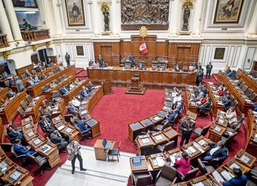 Gobierno de Dina Boluarte pende de un hilo en Perú