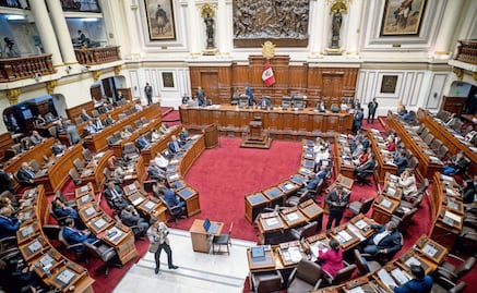 Gobierno de Dina Boluarte pende de un hilo en Perú