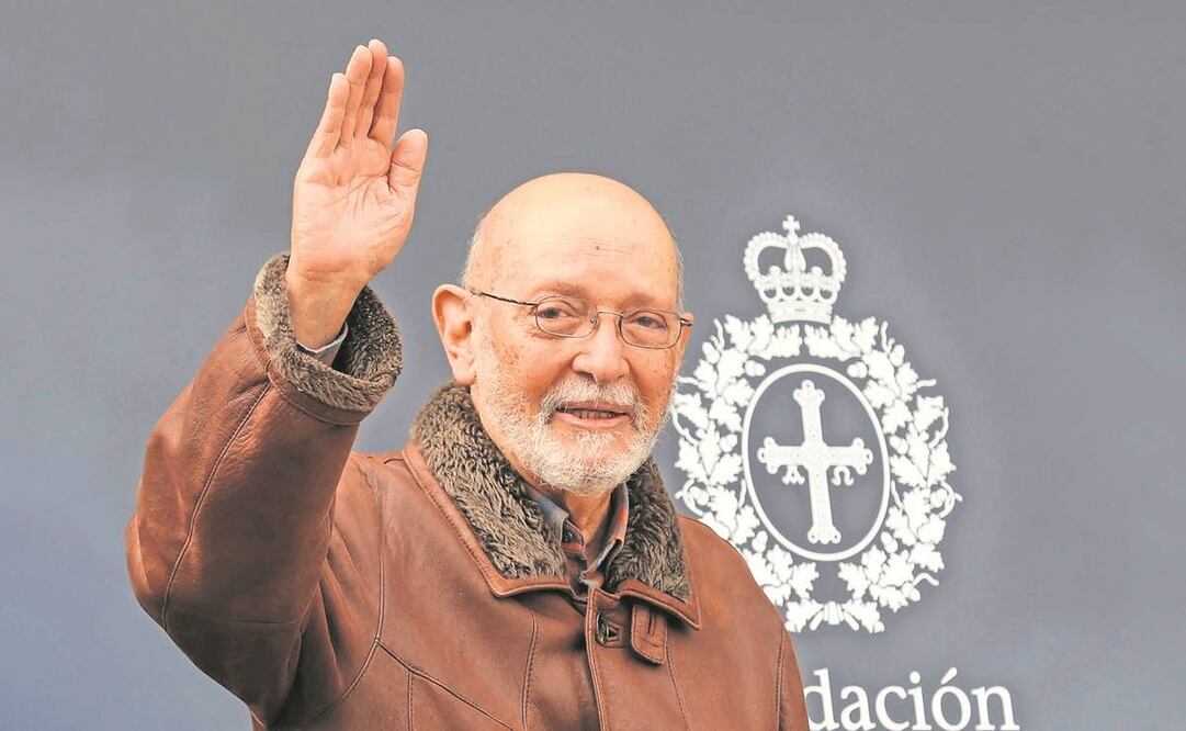 Al llegar a España, Eduardo Matos Moctezuma dijo que la arqueología sirve para conocer el pasado y también para “mirar hacia el futuro”. Foto: J.L.Cereijido/EFE