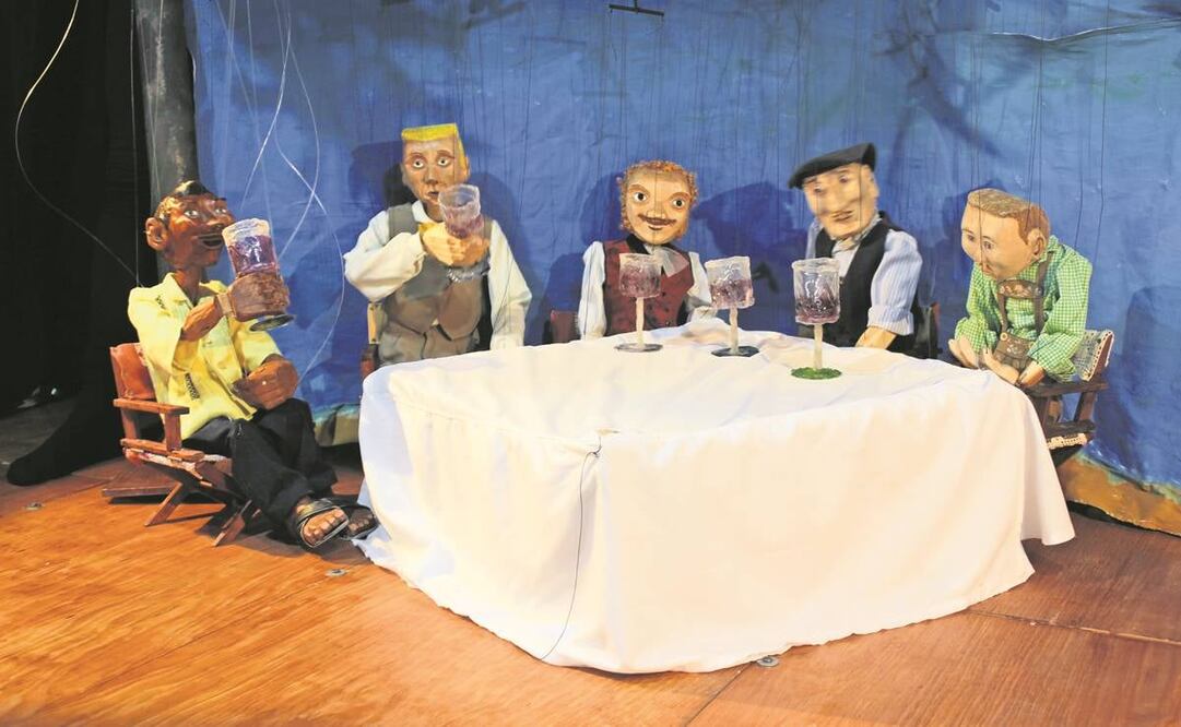 La representación, cuenta Kraemer, de algunas figuras fantásticas que alucina Peer Gynt es más sencilla y eficaz si se hace con títeres tallados en madera, que con actores caracterizados. 