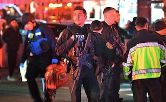 Trump suspende lotería de "green cards" con la que el sospechoso de Brown entró a EU; DV1, "programa desastroso", dice Noem