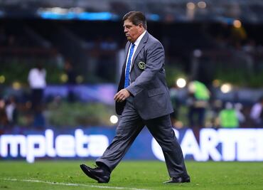 Miguel Herrera recibe advertencia por criticar al VAR