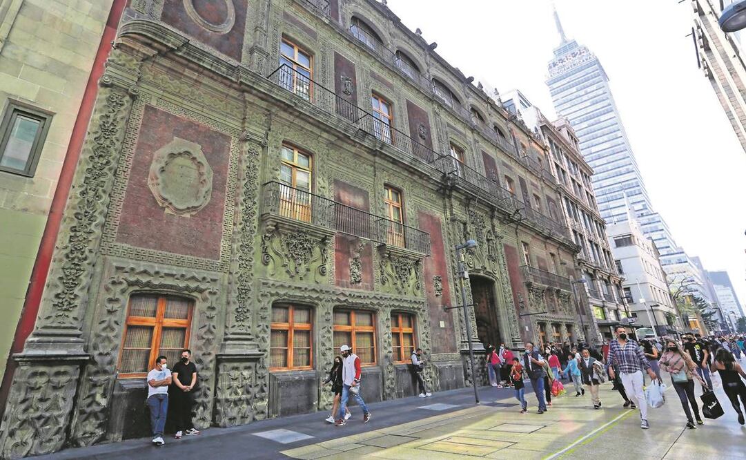 El Palacio de Iturbide, construido entre 1779 y 1785 por el arquitecto novohispano Francisco Guerrero y Torres, forma parte del patrimonio arquitectónico del banco Citibanamex.