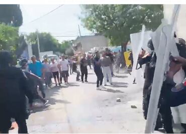 Riña en Leyes de Reforma: Trifulca entre policías y vecinos deja una persona de la tercera edad muerta, ¿qué pasó?