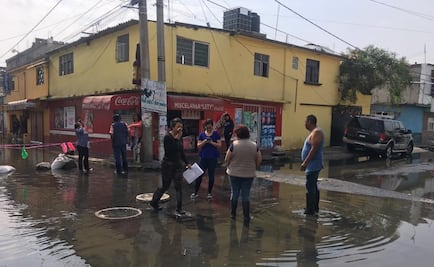 Vecinos de Ecatepec amanecen "bajo aguas negras" por falla en red hidráulica
