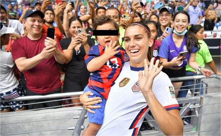 VIDEO: Alex Morgan cumple el sueño del pequeño fan en Monterrey ¡Le regaló su jersey!
