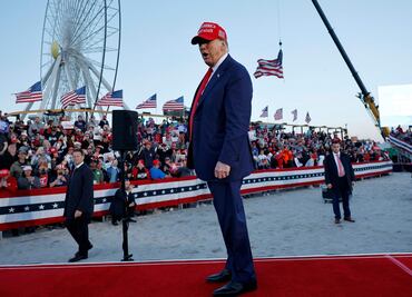 Donald Trump recita canciones, elogia a Hannibal Lecter e inquieta a seguidores