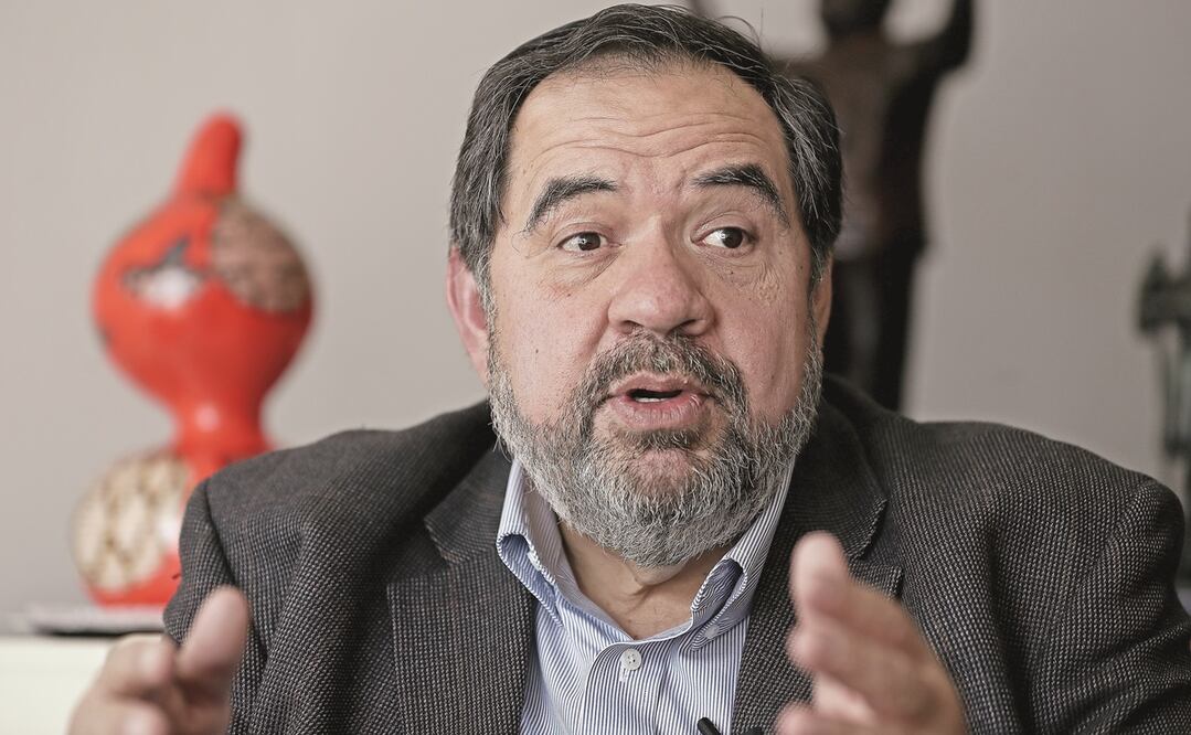 Héctor Larios consideró que integrarse al equipo del Presidente es aceptar ser un florero en alguna mesa. Foto: ARCHIVO EL UNIVERSAL