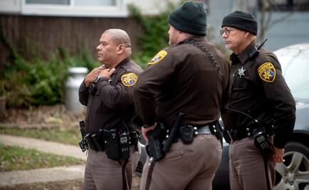 Buscan a padres acusados de homicidio involuntario tras tiroteo en escuela de Michigan