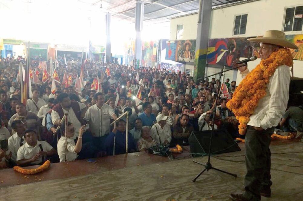 En su tercer día de la gira por Guerrero, López Obrador visitó el municipio de Quechultenango, bastión del grupo criminal Los Ardillos. Foto: ARTURO DE DIOS PALMA. EL UNIVERSAL