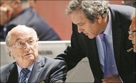 La FIFA demanda a Blatter y Platini por 2 mdd