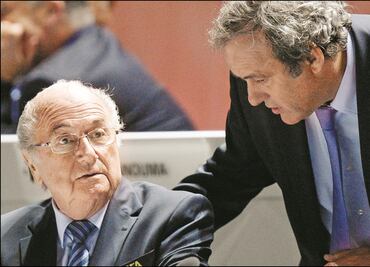 La FIFA demanda a Blatter y Platini por 2 mdd