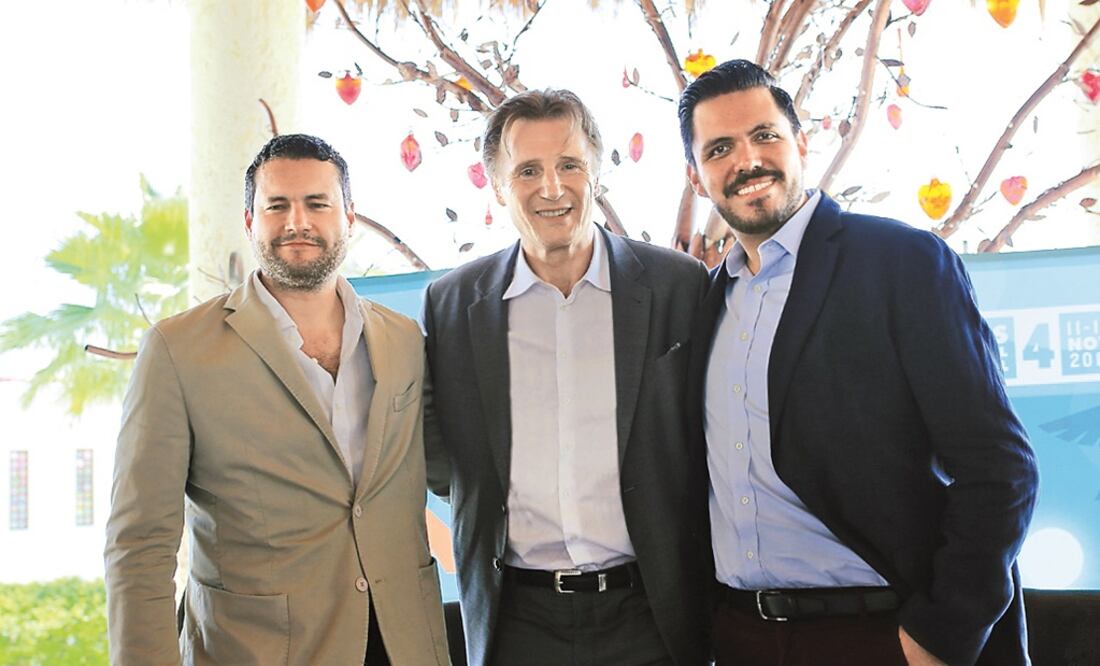 Con Gastón Pavlovich (derecha) Neeson (centro) anunció nuevos proyectos (CORTESÍA)