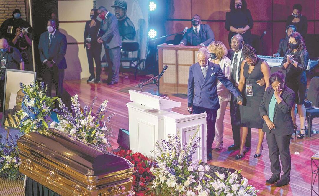 La ceremonia a George Floyd, con música y fuertemente marcada por las restricciones del coronavirus, mezcló testimonios íntimos de la familia con la presencia de activistas. Foto: KEREM YUCEL. AFP