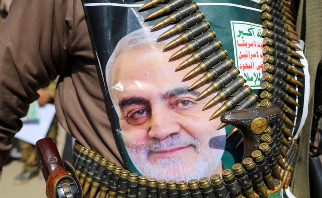 A supporter of the Houthis has a poster attached to his waist of Iranian Major-General Qassem Soleimani. The poster reads: "God is the Greatest, Death to America, Death to Israel, Curse on the Jews, Victory to Islam" - Photo: Naif Rahma/REUTERS