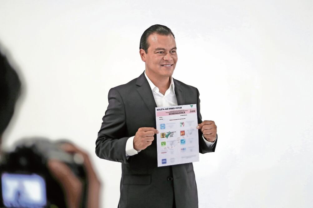 Zepeda Hernández se reunió con estudiantes de la Universidad Autónoma de Metropolitana (UAM) campus Lerma, a quienes presentó su proyecto. (ALEJANDRO ACOSTA. EL UNIVERSAL)