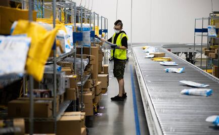 Trabajadores aprueban el primer sindicato de Amazon en NY