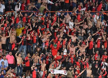 Barra de Atlas se burla de las medidas de la Liga MX y asiste al Estadio Hidalgo